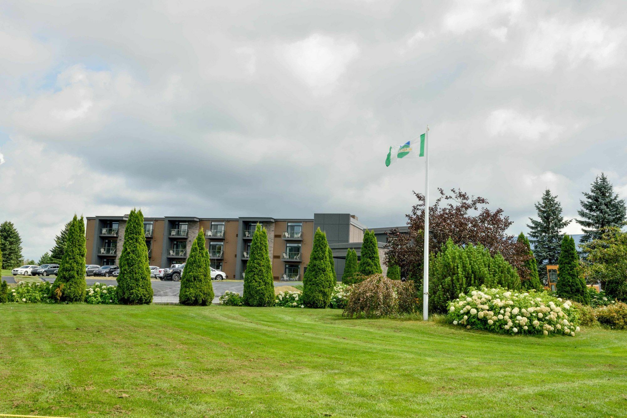 ホテル La Cache Du Golf Beauceville エクステリア 写真